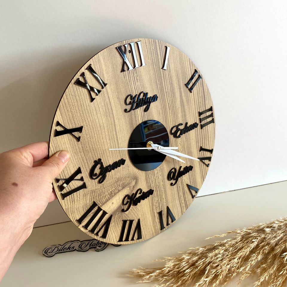 Personalisierte Wanduhr aus Holz Dekoration Geschenkidee mit Name in Bebra