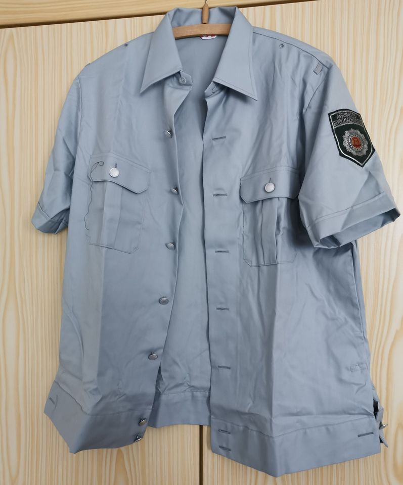 Bluse Hemd Uniform ABV Volkspolizei Volkspolizist NVA in Gotha