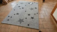 Teppich 160 x 230 cm grau Sterne Kinderzimmer Stube top Zustand Sachsen-Anhalt - Stendal Vorschau