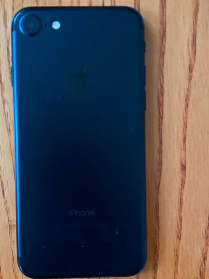 IPhone 7 black IOS Update 15.7 in München