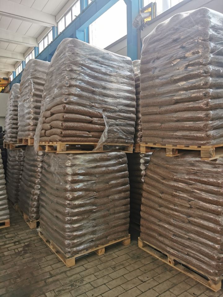 Pellets Holzpellets entspricht DIN EN Plus Norm 990 kg 66 Säcke in Bindlach