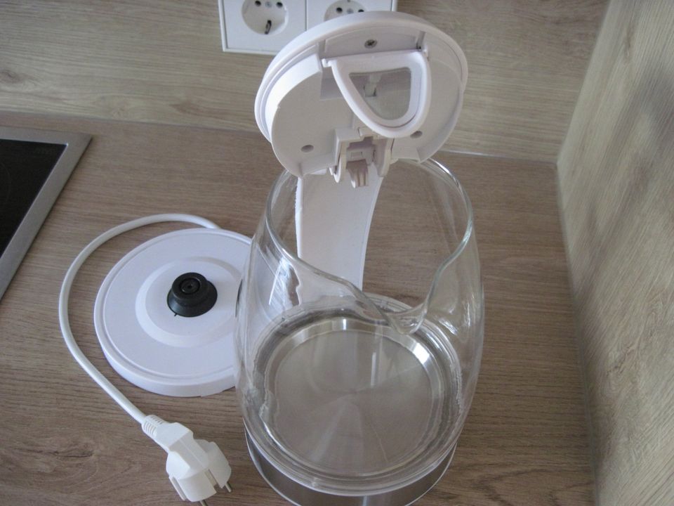 Wasserkocher Glas / weiß 1,7 l in Augsburg
