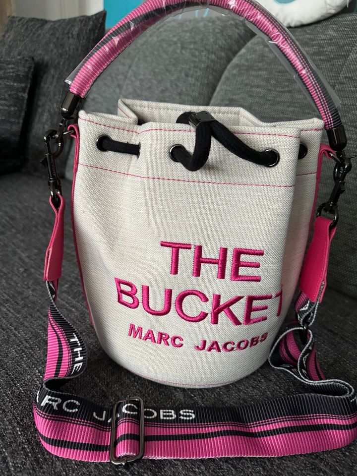 The Bucket tote Bag in Dortmund