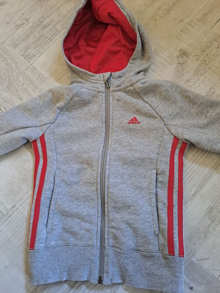 Adidas Sportjacke Größe 128  7 - 8 Jahre in Droyßig