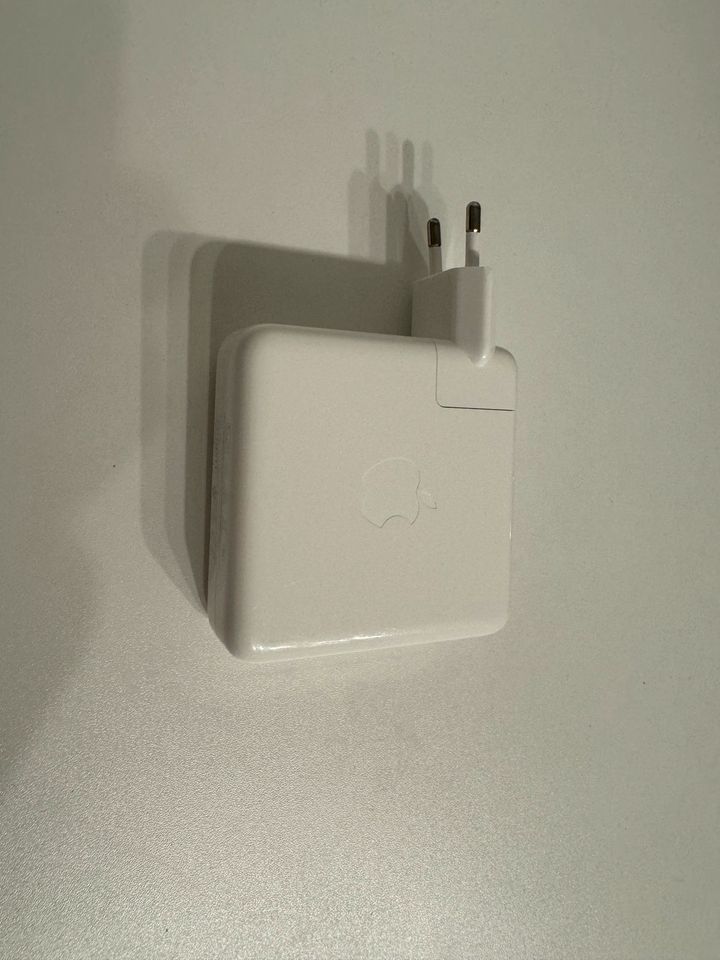 MagSafe 87W von Apple für MacBook Pro/Air Modelle, top Zustand!!! in Hamburg