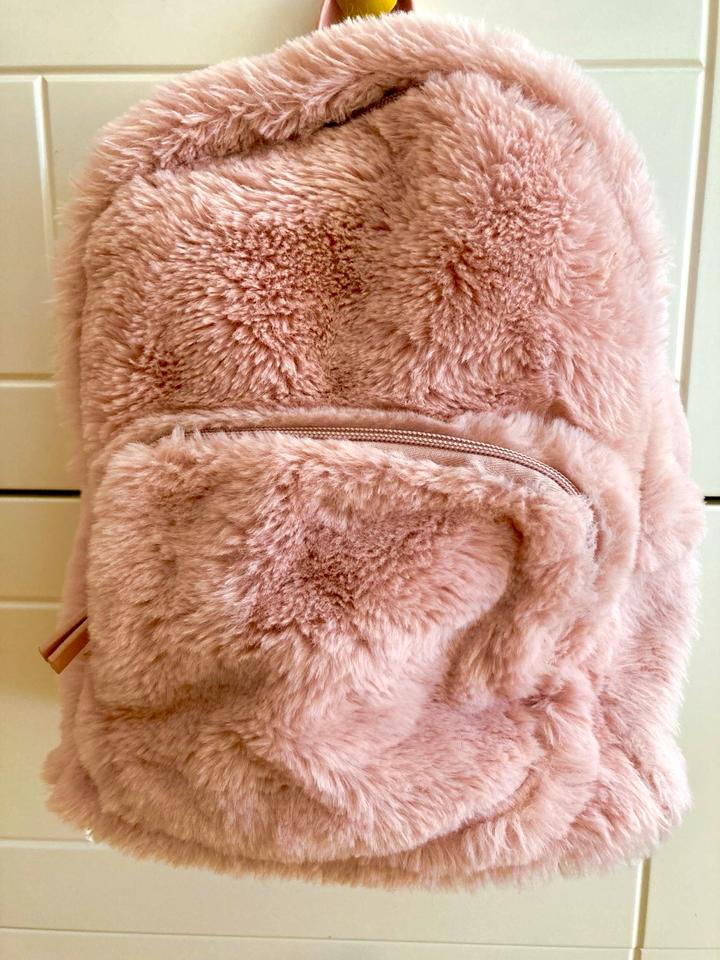 Rucksack rosa flauschig Teddystoff in Ziegenhain