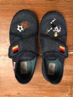 Hausschuhe superfit Bill Gr. 27 Fußball Deutschland jeansblau Nordrhein-Westfalen - Elsdorf Vorschau