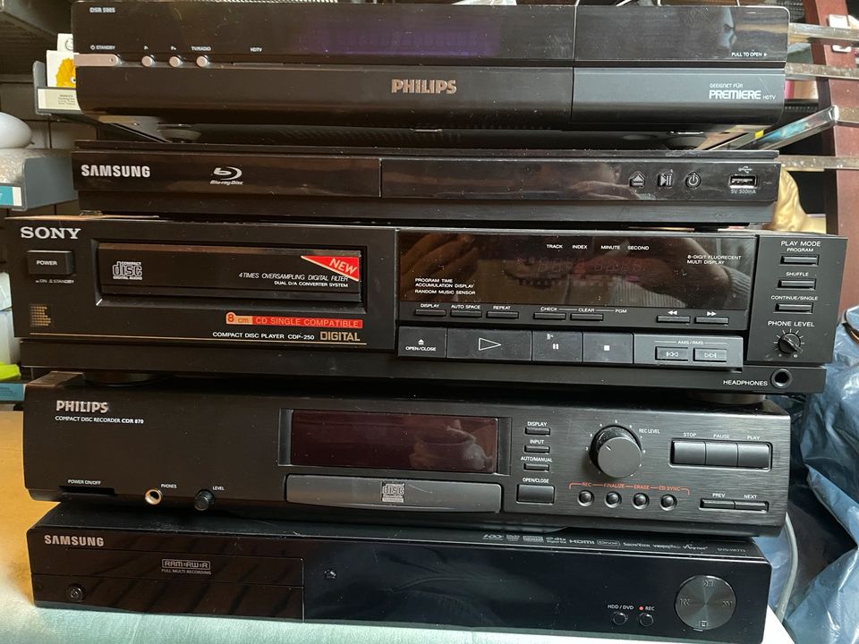 Verschiedene hifi Geräte Samsung Philips Sony dvd in Hünfelden