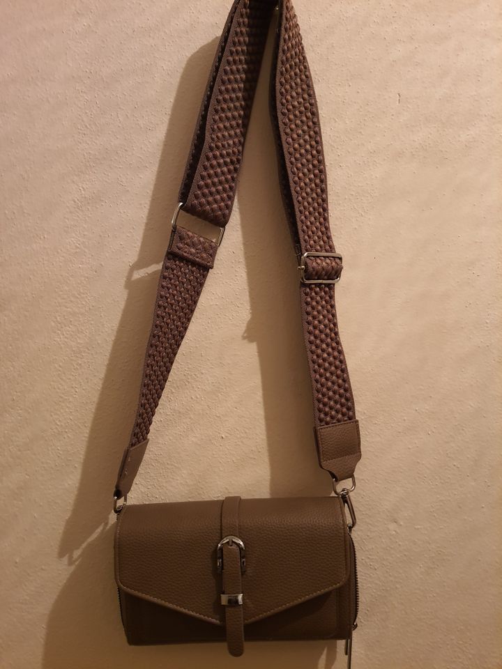 Damenhandtasche Farbe taupe in Gröbenzell