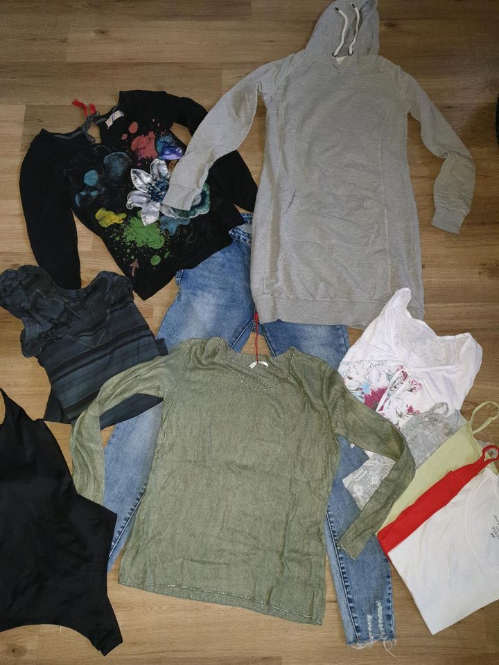Kleiderpacket Größe 36 Strechjeans,Desigual Shirt,Hoddykleid... in Ennepetal