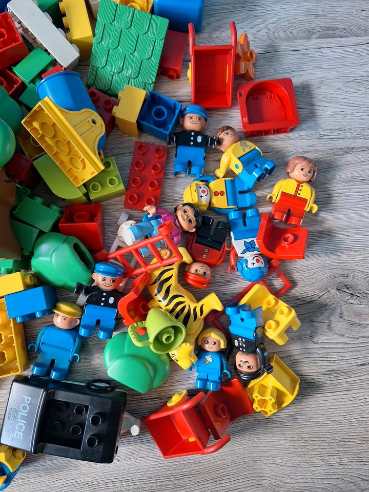 Lego Duplo 190 Teile Figuren Autos in Mannheim