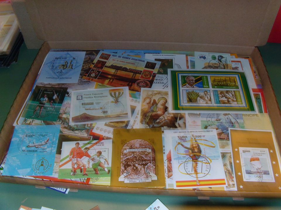 ca.200 verschiedene Briefmarken - Blocks alle abgebildet / LOT 27 in Gilserberg