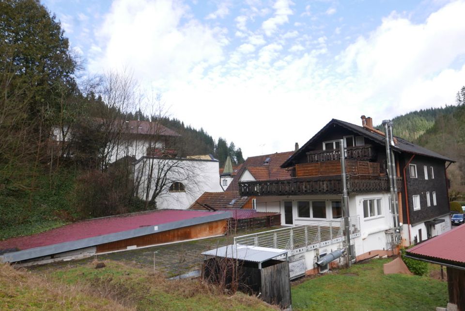 Großes Wohn- und Geschäftshaus mit vielen Möglichkeiten zur privaten oder/und gewerblichen Nutzung in Schönmünzach in Baiersbronn