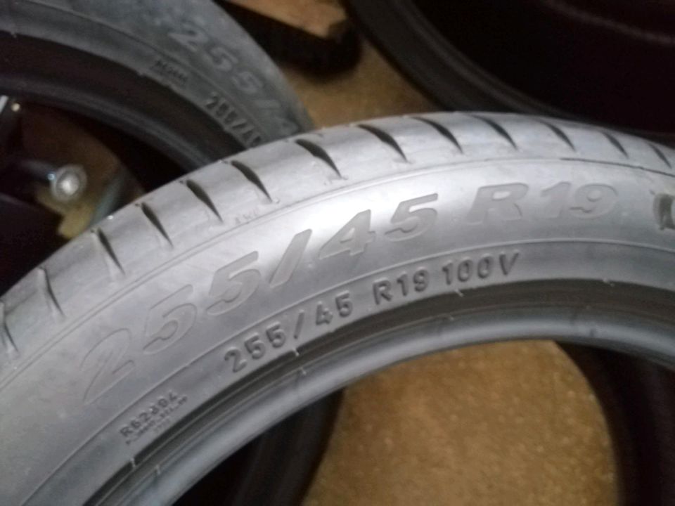 Zwei Pirelli Sommerreifen  255/45 R 19 100V in Rötz