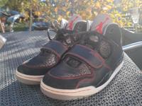 Jordan Schuhe Air fight club 90’s rouge et noir Größe 40 Brandenburg - Mühlenbeck Vorschau