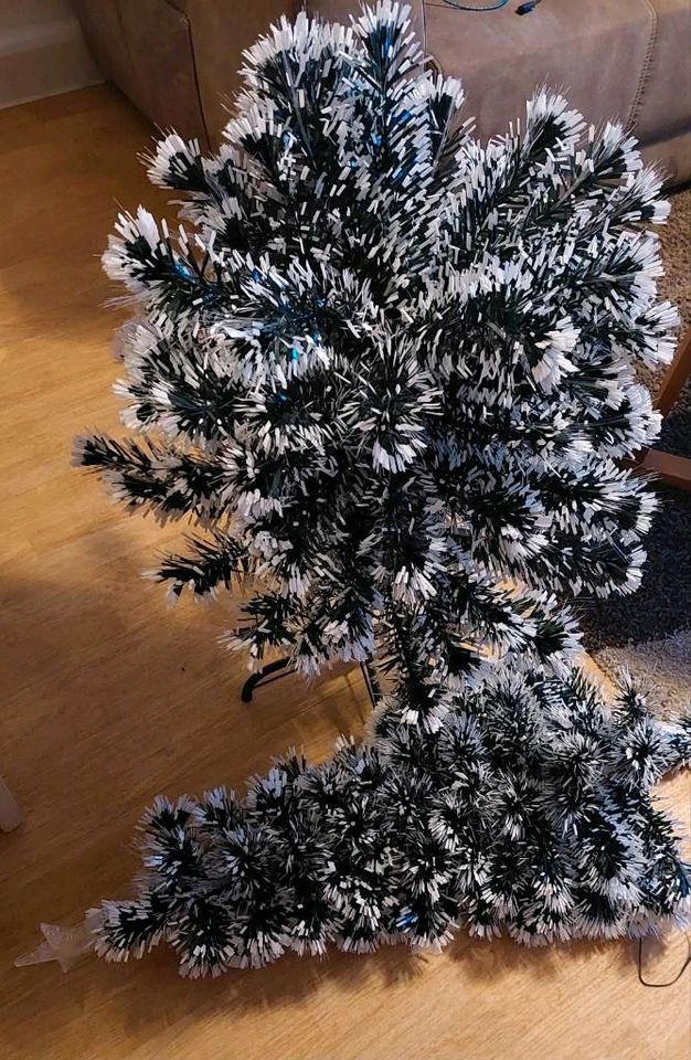 Neuer Weihnachtsbaum Glasfaser + LED in Wernigerode