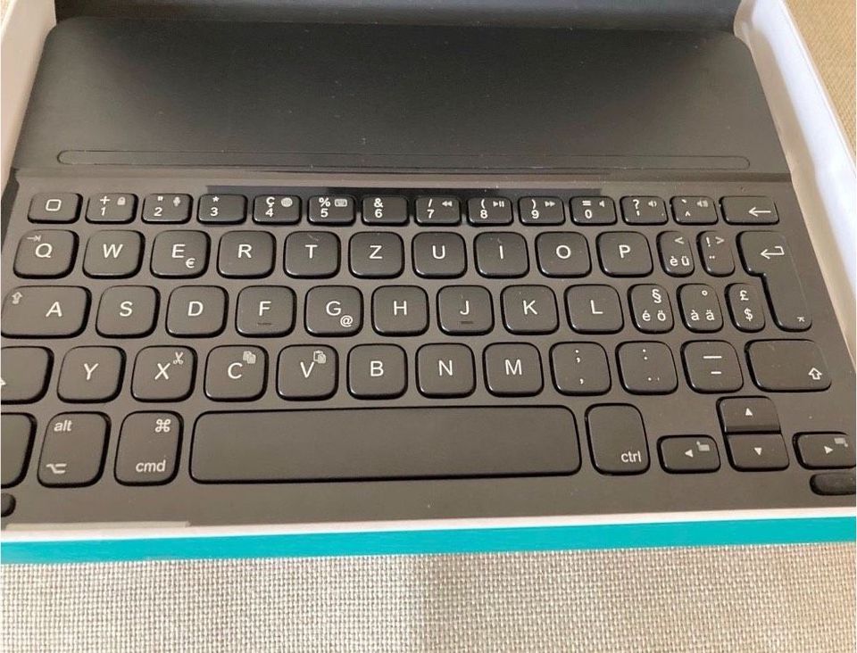 Logitech Ultrathin Keyboard Folio iPad Air Tastatur unbenutzt in Bad Säckingen