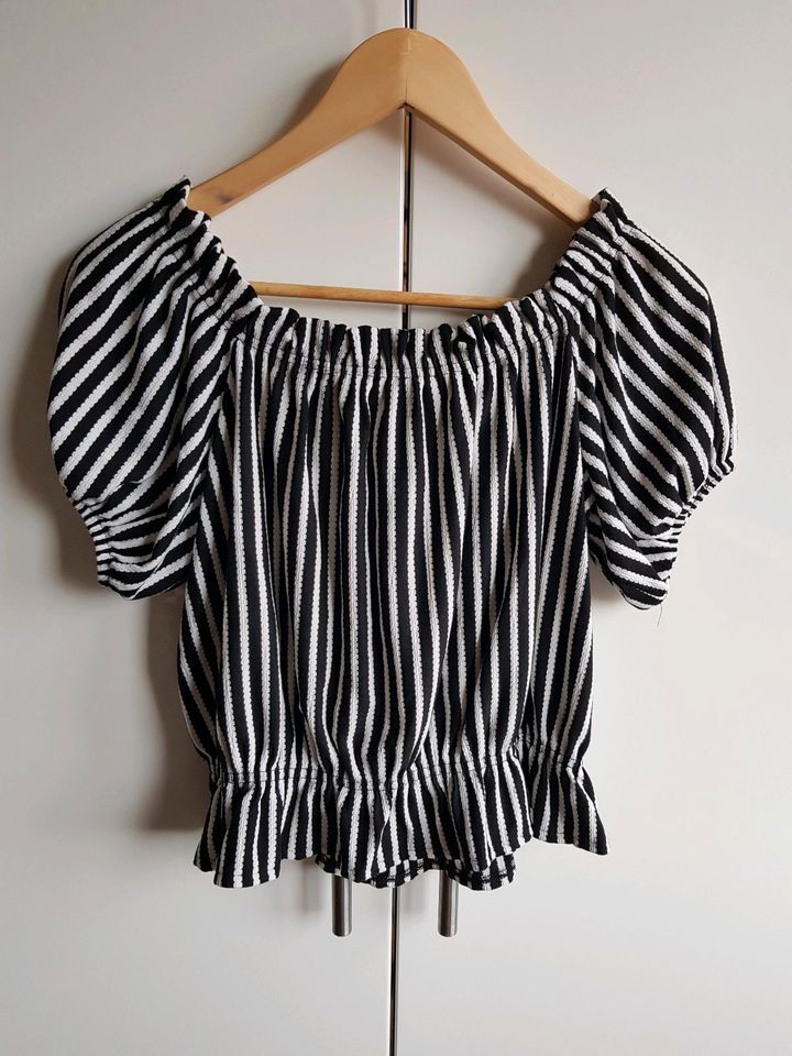 H&M Carmen Top cropped Rüschen Puffärmel schulterfrei Streifen in Fulda