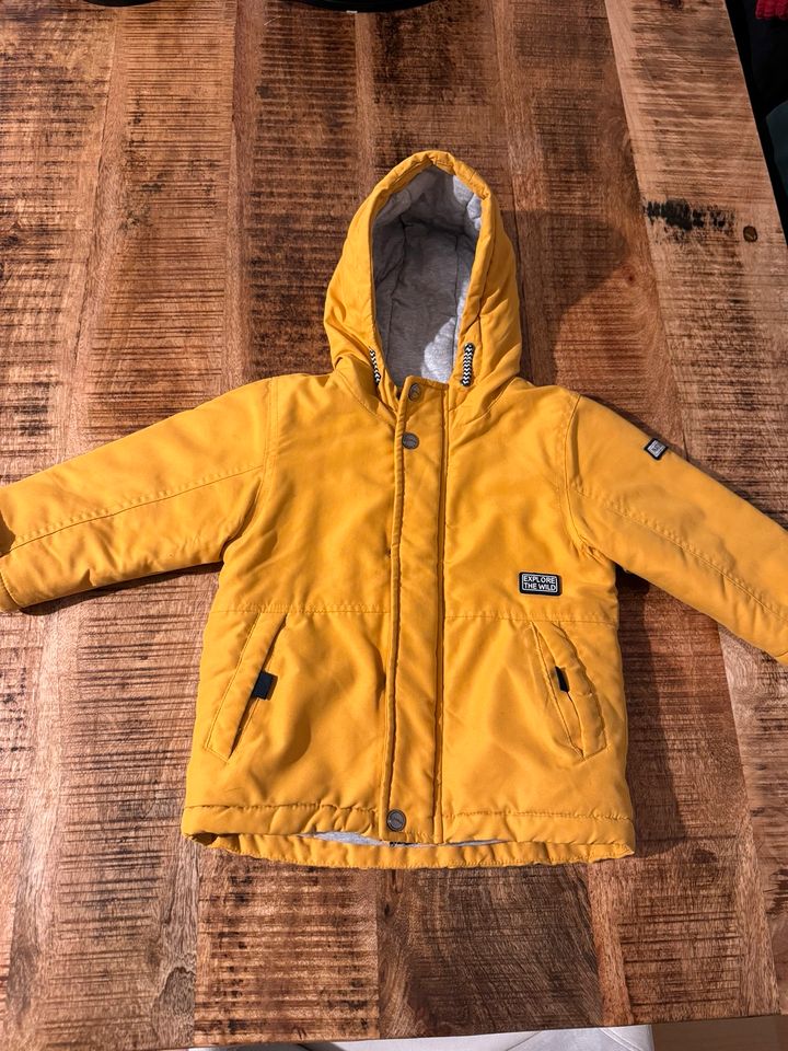 Gelbe winterjacke von topomini Gr.86 in Berlin