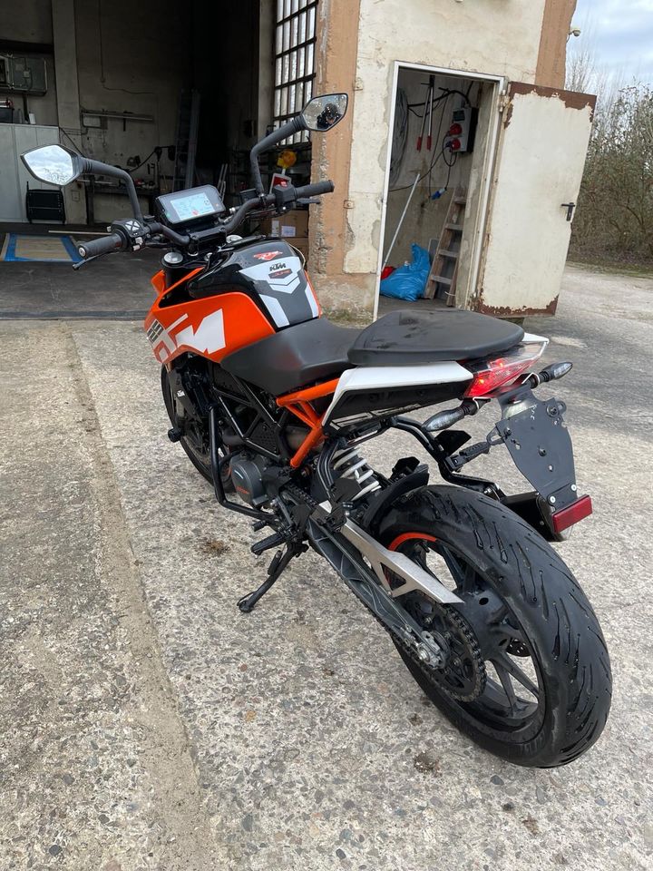 KTM Duke 125.  , orange, Baujahr 5/2020, Kilometer 13500 in Neuwied