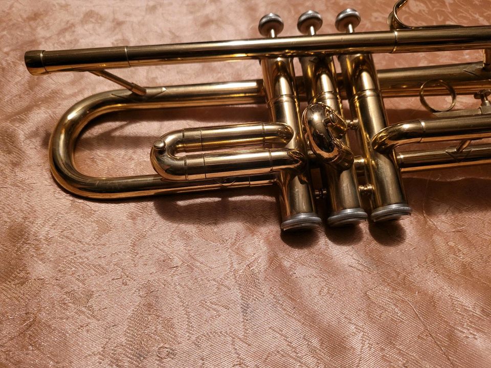 Qualität Trompete Bandmeister, Guten Zustand Koffer Mundstück in Riedenburg