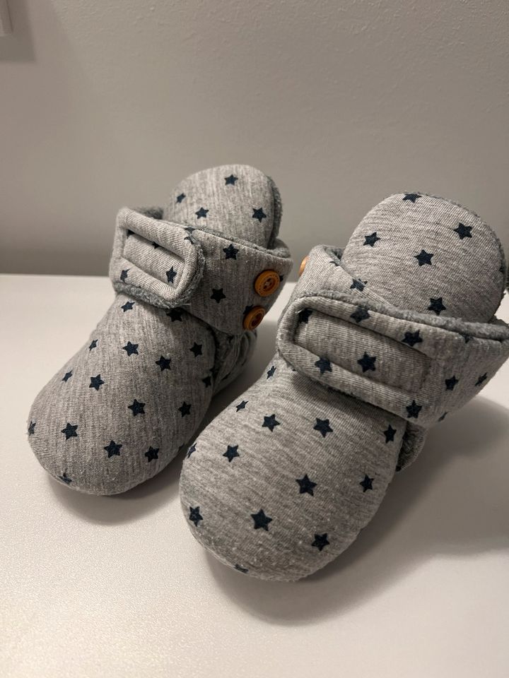 Stiefelchen/Krabbelschuhe/Kinderwagenschuhe in Hoisdorf 