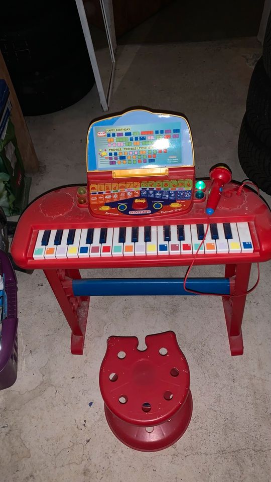 Piano für Kinder in Felsberg