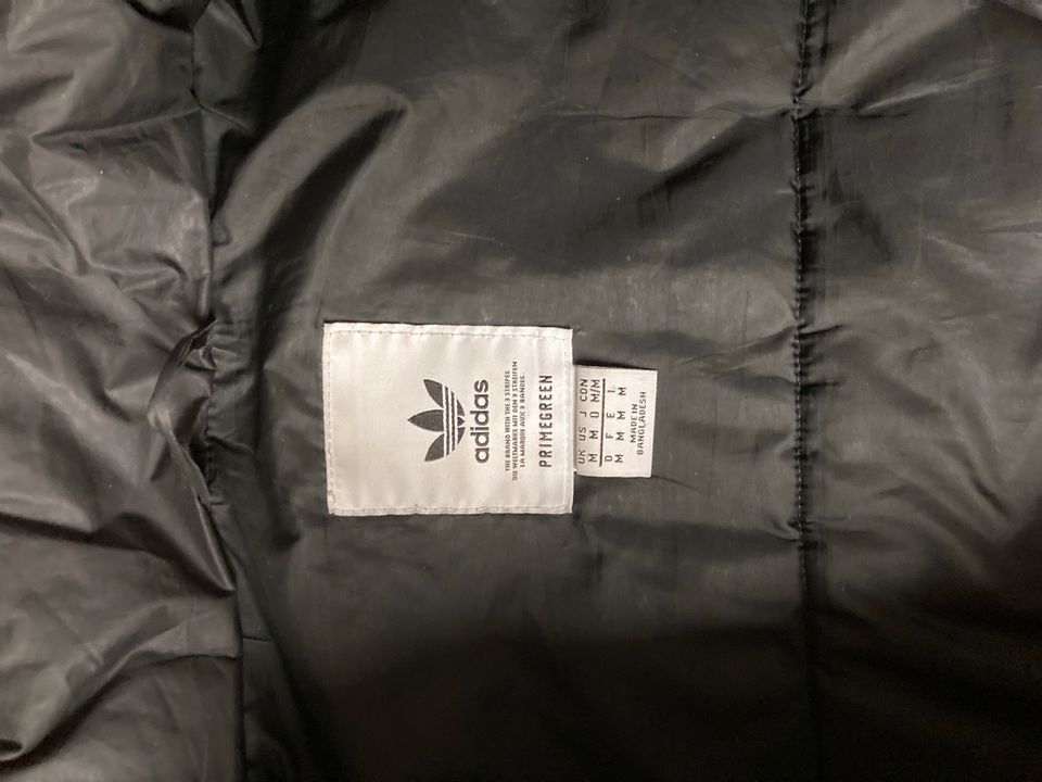 Adidas Puffer Jacke Größe M in Berlin