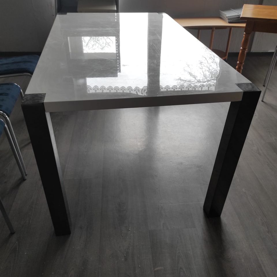 Tisch weiß 90 x 160cm in Schieder-Schwalenberg