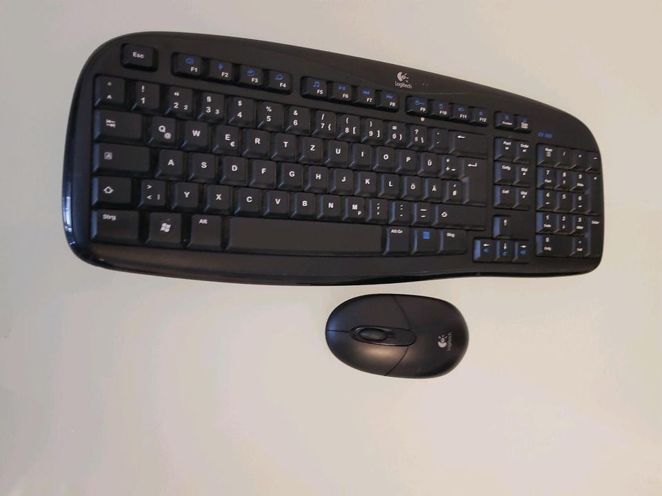 Logitech Tastatur mit Maus in Hamburg