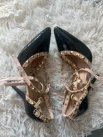 Schwarze spitze High Heels Nieten Nordrhein-Westfalen - Erwitte Vorschau