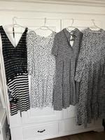 Desigual JDY Damen Kleider Gr.36/S schwarz weis gepunktet neu Niedersachsen - Bramsche Vorschau