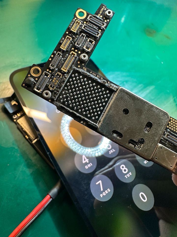 iPhone Datenrettung Reparatur Platine Logicboard Mainboard in Mannheim