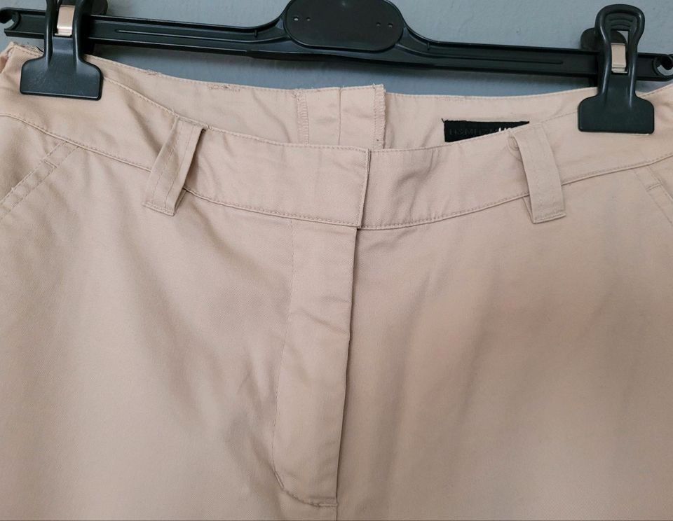 Beige Chino mit weitem Bein in Hamburg