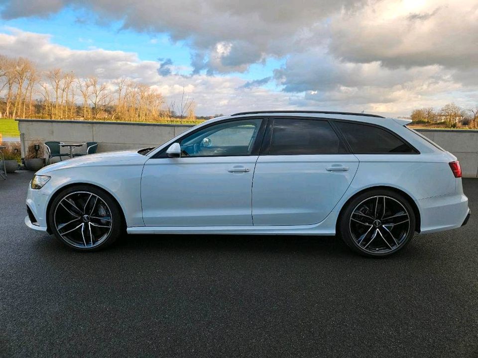 Audi RS6 Av. Performance Keramik,B&O,Nachtsicht,Massage+Belüftung in Lippstadt