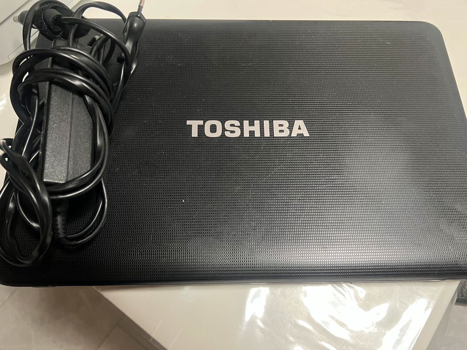 Toshiba Sattelite C850-1LX NOTEBOOK 15,6 Zoll in Köln