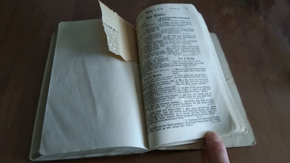 Bibel von 1939 und Gesangbuch von 1888 in Chemnitz