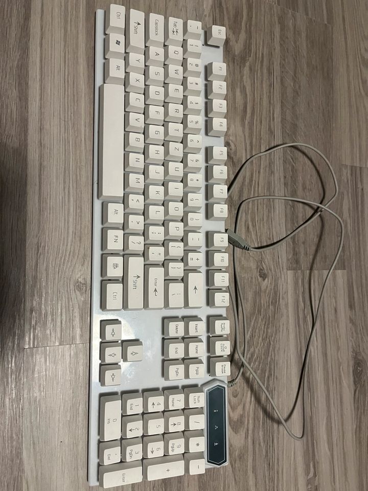 Tastatur und PC Lautsprecher in Braunschweig