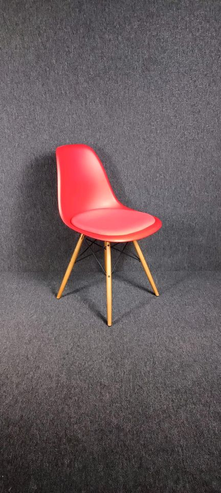 5x Vitra Charles Eames DSW Plastic Chair Stuhl in Schüttorf