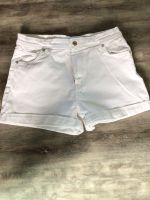 Weiße Shorts von Bershka Gr 42 Niedersachsen - Aurich Vorschau