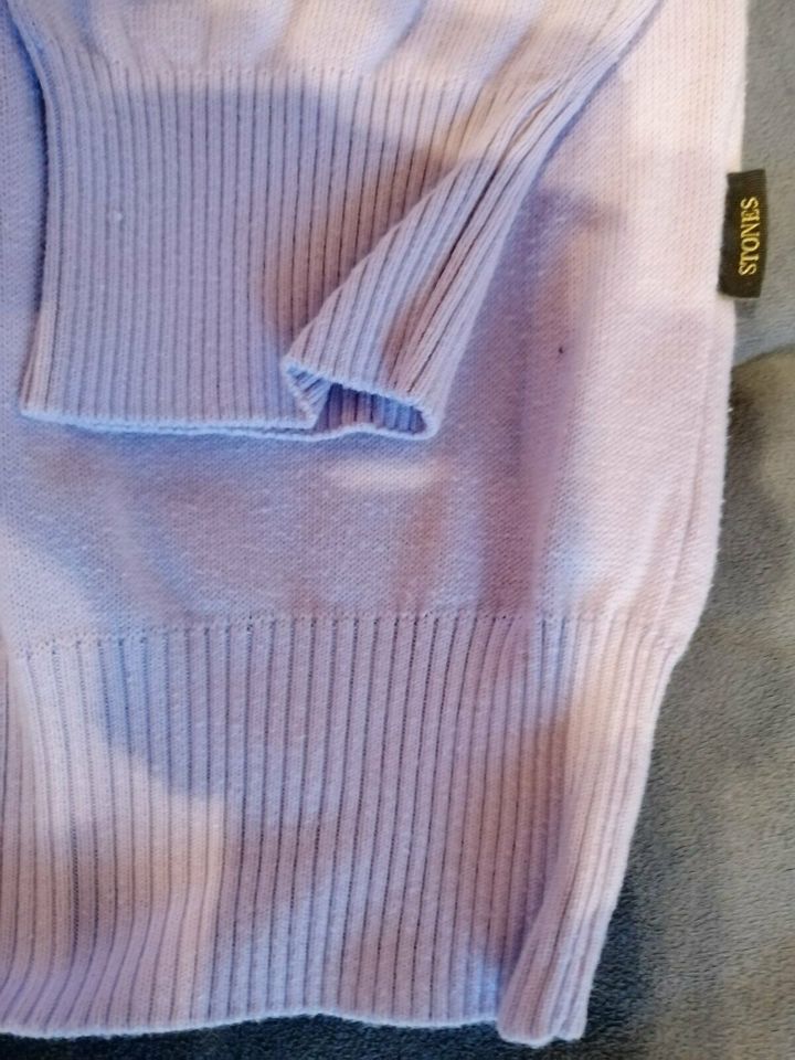 STONES-V-Ausschnitt-Pullover in Helllila, Größe L in Selb