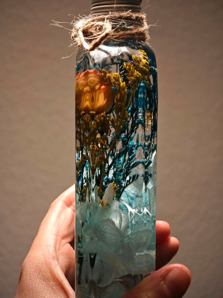 Handgemachtes japanisches Heribarium Glas Herbarien in Flaschen in Berlin