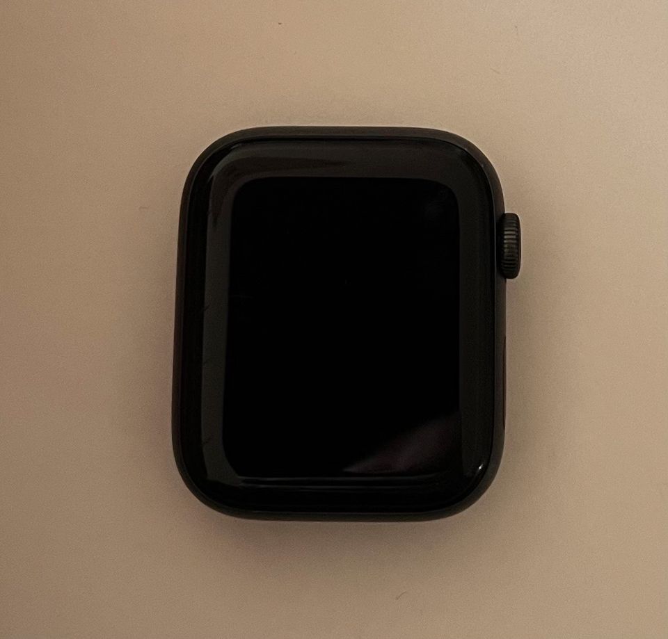 Apple Watch Series 6 Nike 44mm GPS + Cellular Space Gray in Egelsbach