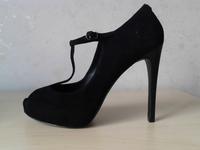 Wildleder Damen Pumps mit Absatz von GUESS, Größe 40.5 Berlin - Buckow Vorschau