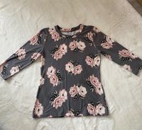 Colloseum Shirt Velours Größe M grau rosa Blumen Nordrhein-Westfalen - Oberhausen Vorschau