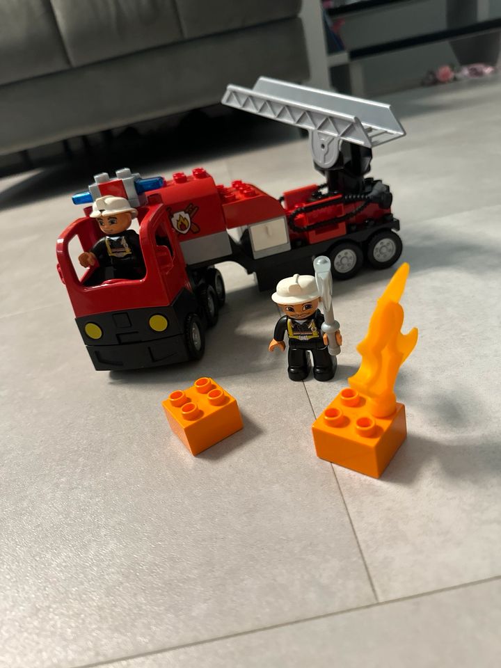 Lego Duplo Feuerwehr Löschfahrzeug Auto Feuer 4977 in Berlin