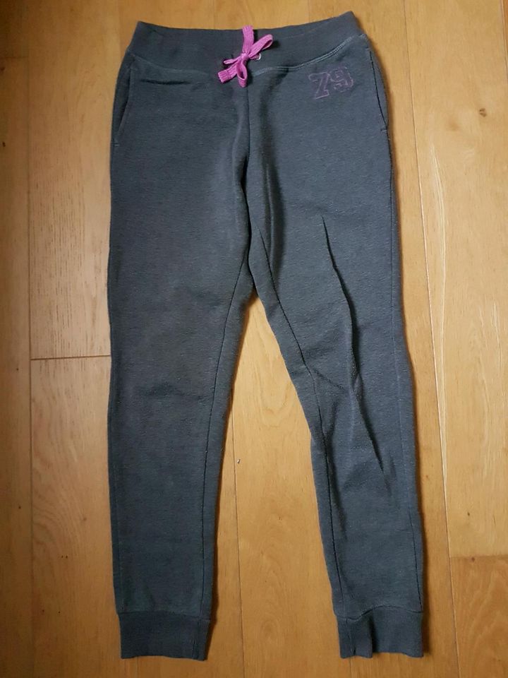 Pocopiano Jogginghose Sweatpants grau pink 152 in Dortmund