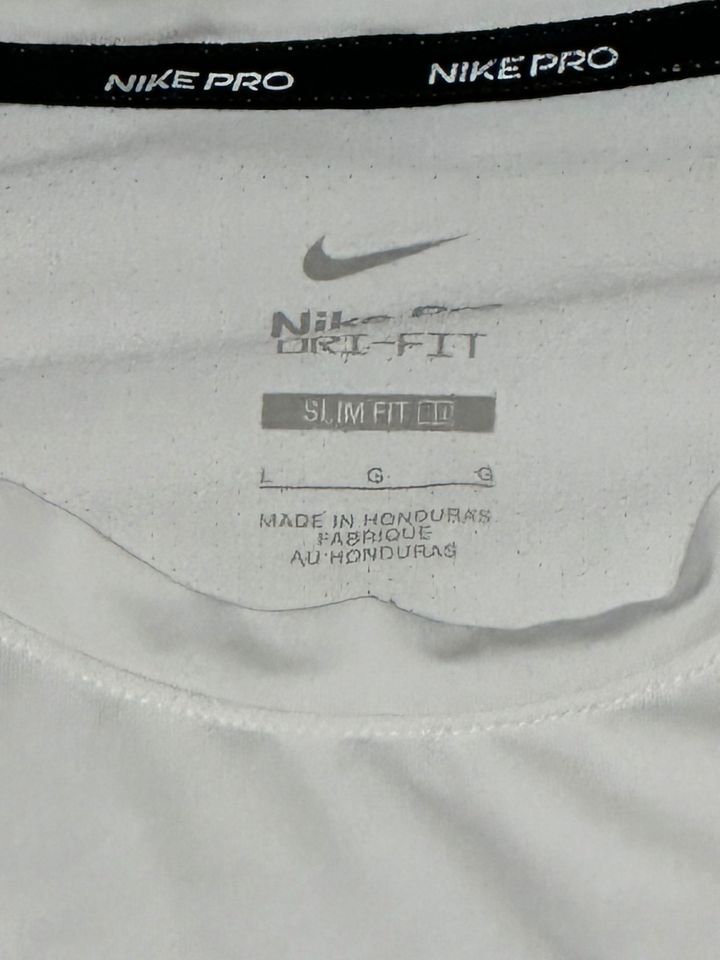 Nike T-Shirt Größe L-M in Hanau