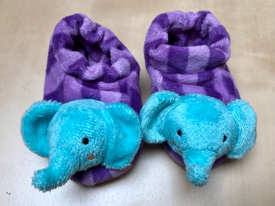 Fisher-Price Baby Rasselschuhe Blau/Violett Junge/Mädchen in Kaufbeuren