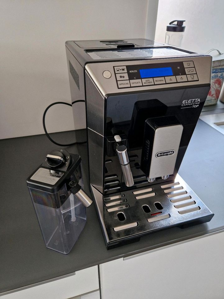 Kaffeevollautomat Delonghi Eletta Ecam45.766.B. in Bremerhaven